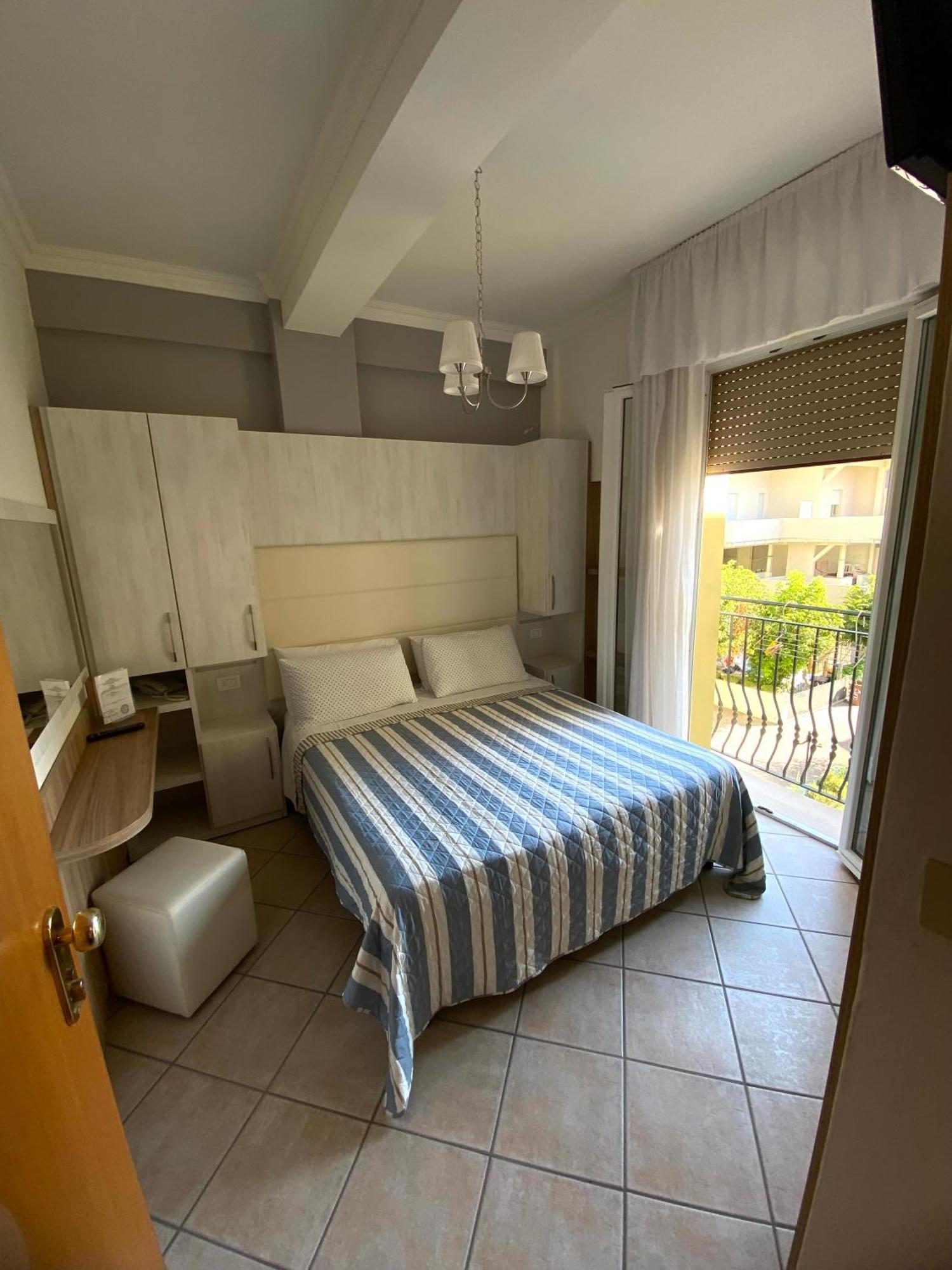 Hotel Explorer تّشيرفييا المظهر الخارجي الصورة